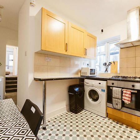 Mile End Double Rooms 86A 런던 외부 사진
