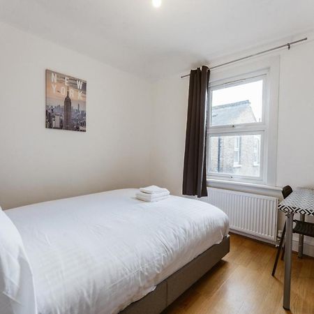 Mile End Double Rooms 86A 런던 외부 사진