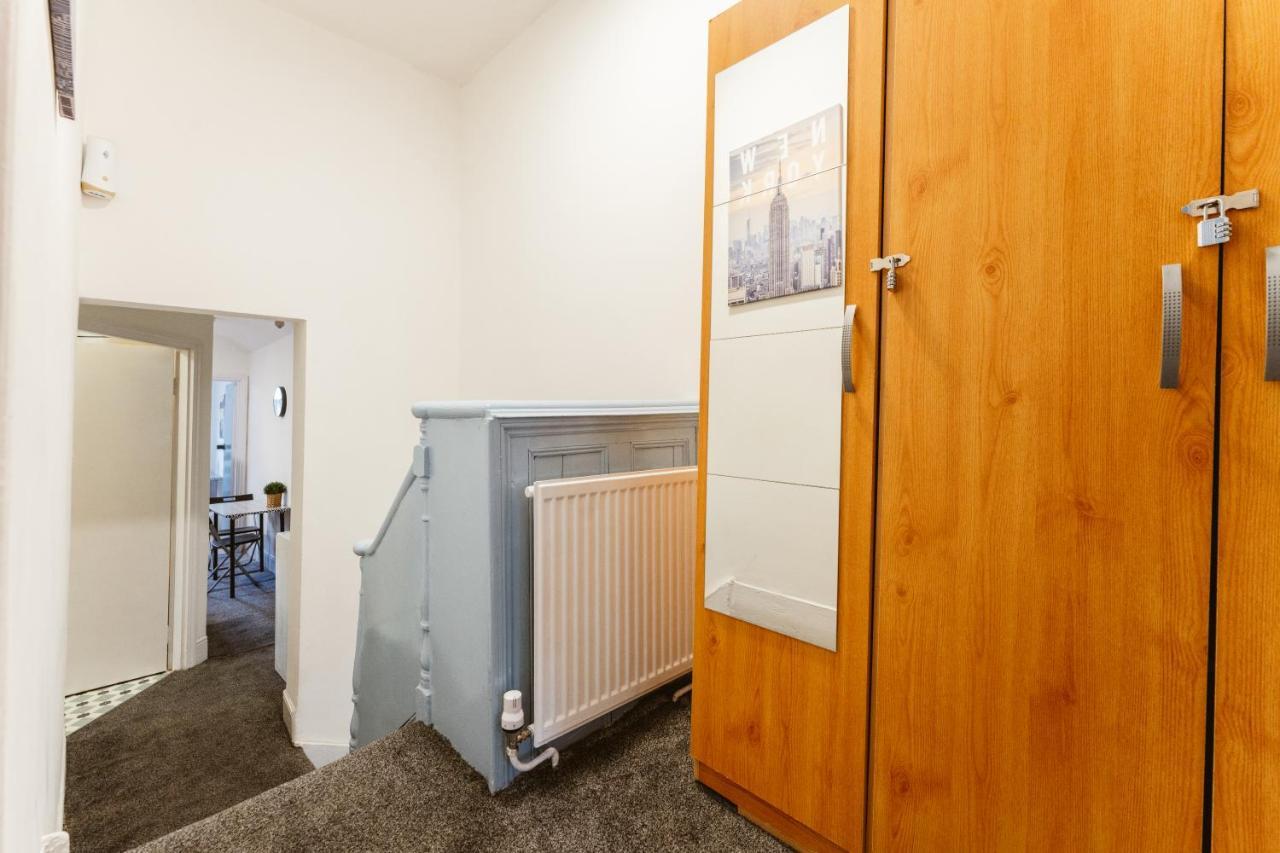 Mile End Double Rooms 86A 런던 외부 사진