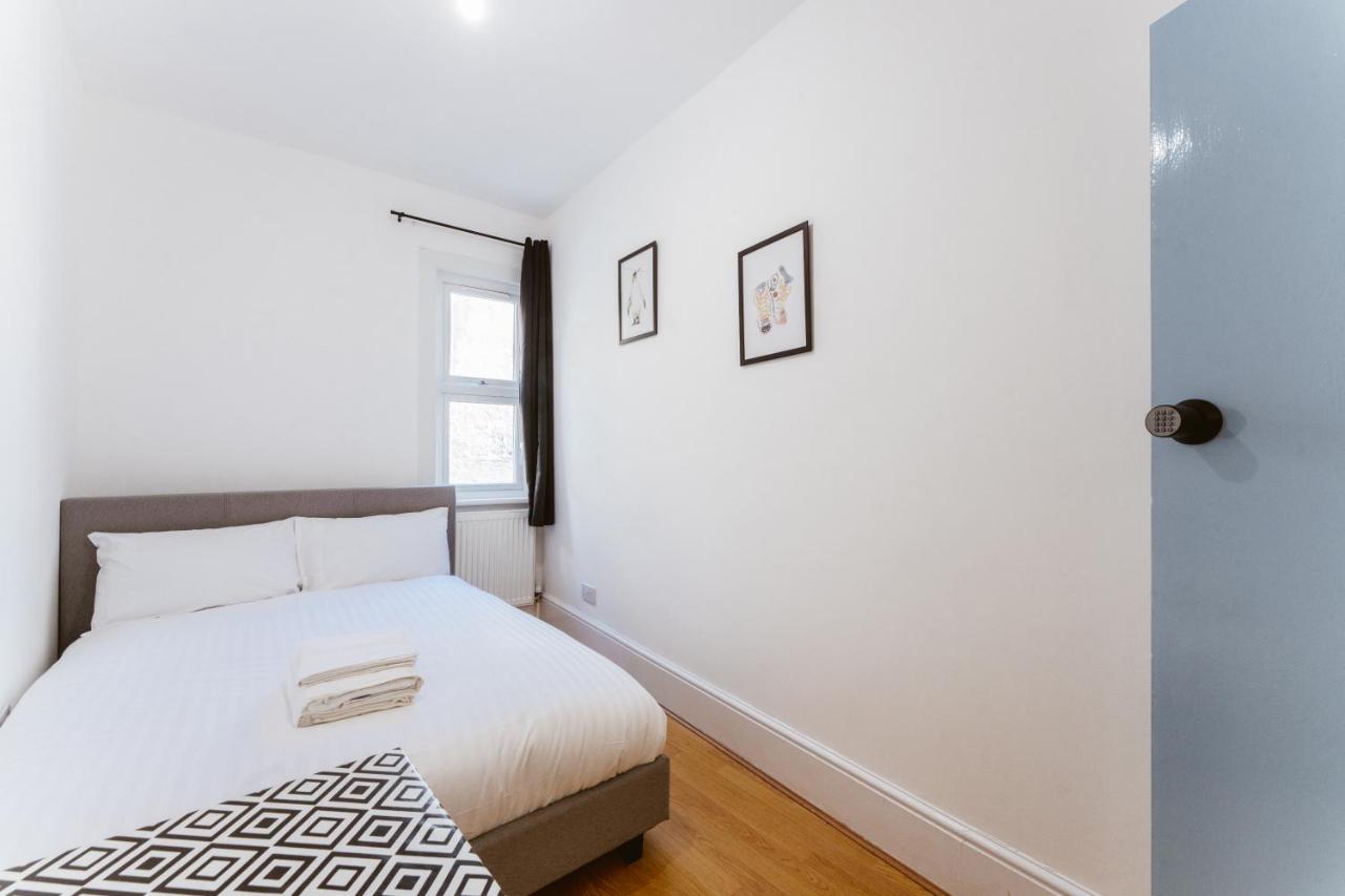 Mile End Double Rooms 86A 런던 외부 사진