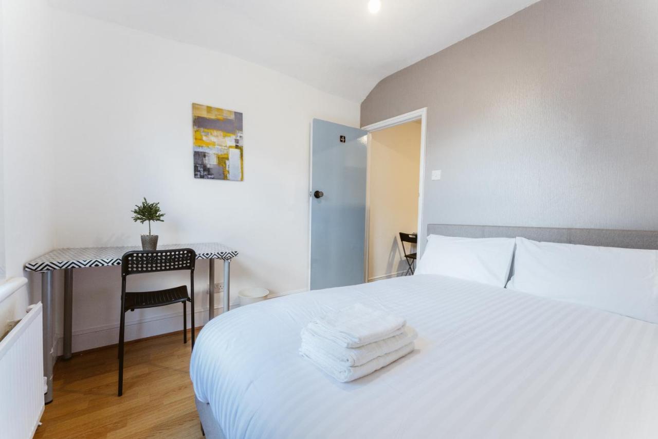 Mile End Double Rooms 86A 런던 외부 사진