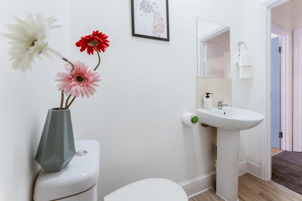 Mile End Double Rooms 86A 런던 외부 사진