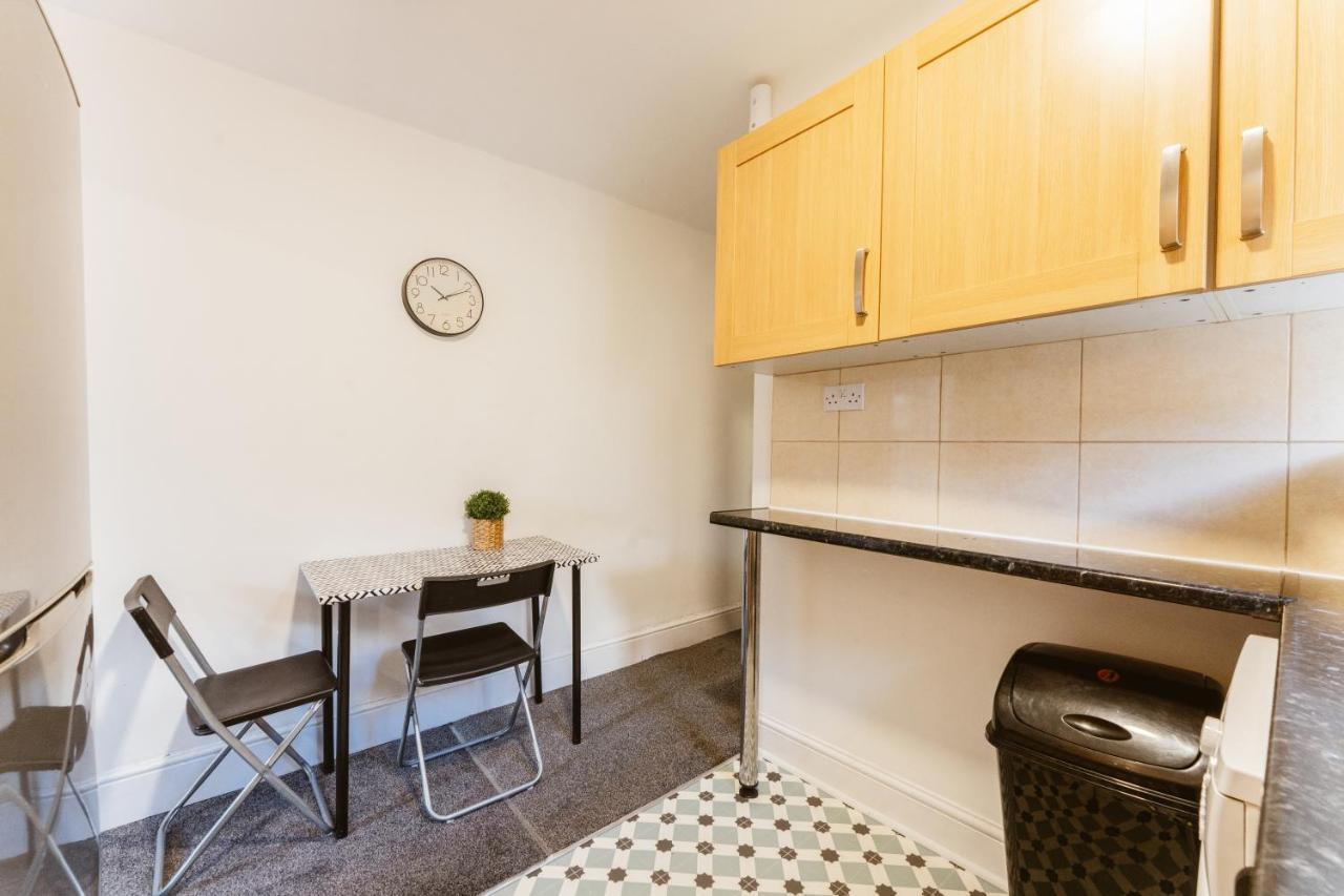 Mile End Double Rooms 86A 런던 외부 사진