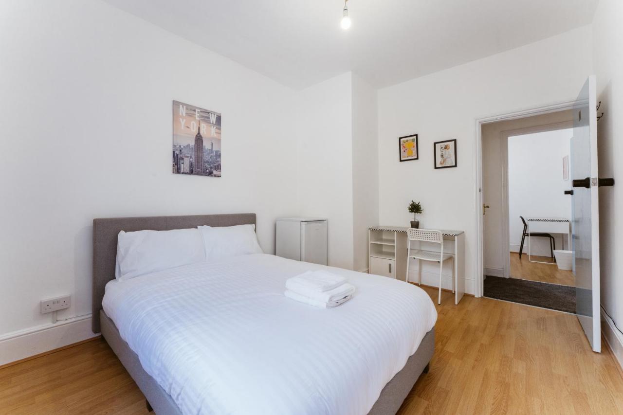 Mile End Double Rooms 86A 런던 외부 사진