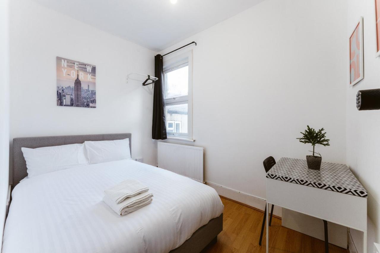 Mile End Double Rooms 86A 런던 외부 사진