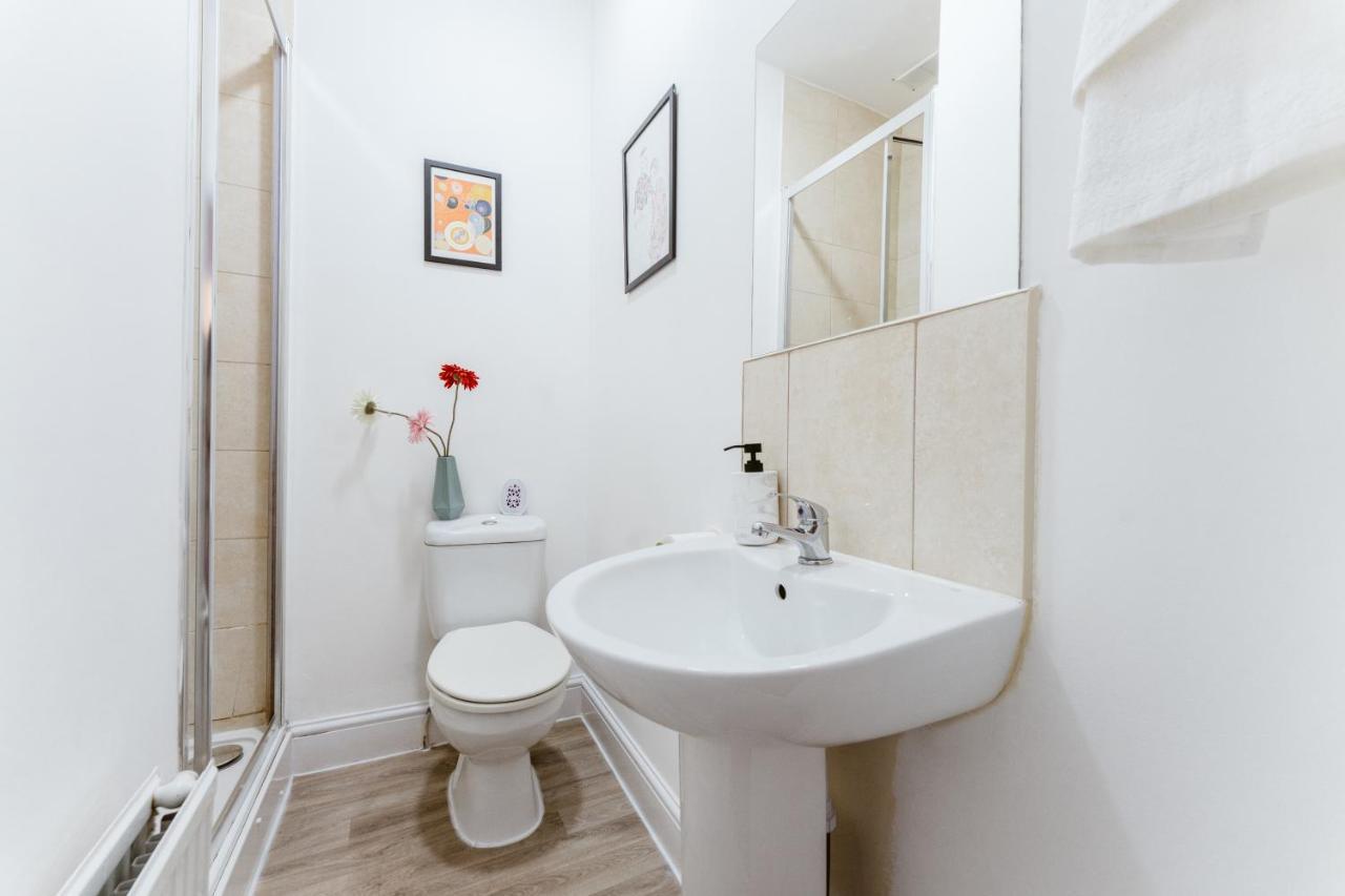 Mile End Double Rooms 86A 런던 외부 사진