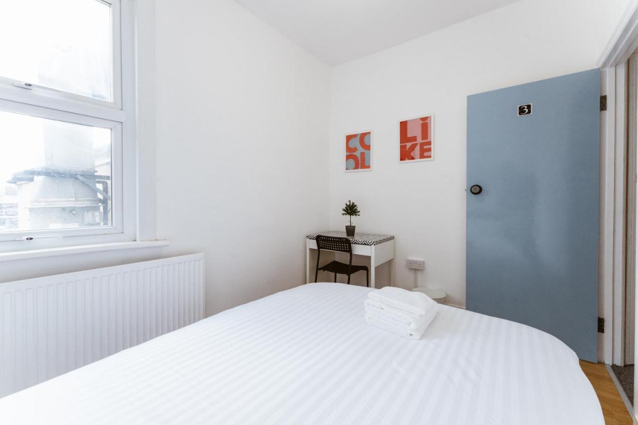 Mile End Double Rooms 86A 런던 외부 사진