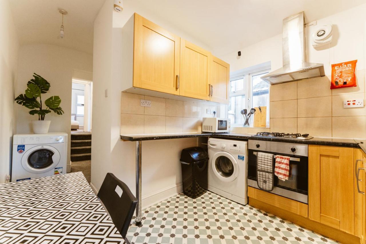 Mile End Double Rooms 86A 런던 외부 사진